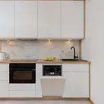 Nowa Letnica Z Parkingiem I Balkonem Przy Stadionie Polsat Arena By Renters *