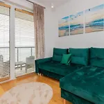 Nowa Letnica Z Parkingiem I Balkonem Przy Stadionie Polsat Arena By Renters Apartamento