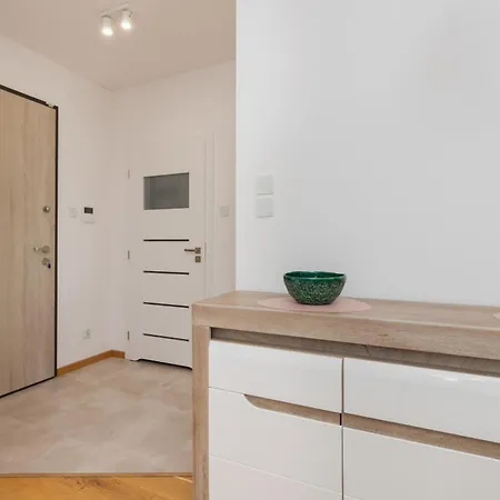 Nowa Letnica Z Parkingiem I Balkonem Przy Stadionie Polsat Arena By Renters Apartment