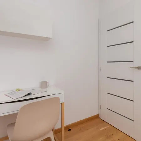 Nowa Letnica Z Parkingiem I Balkonem Przy Stadionie Polsat Arena By Renters *