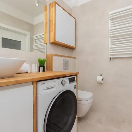 Nowa Letnica Z Parkingiem I Balkonem Przy Stadionie Polsat Arena By Renters Apartment