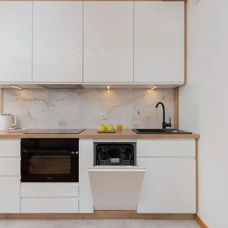 Nowa Letnica Z Parkingiem I Balkonem Przy Stadionie Polsat Arena By Renters *