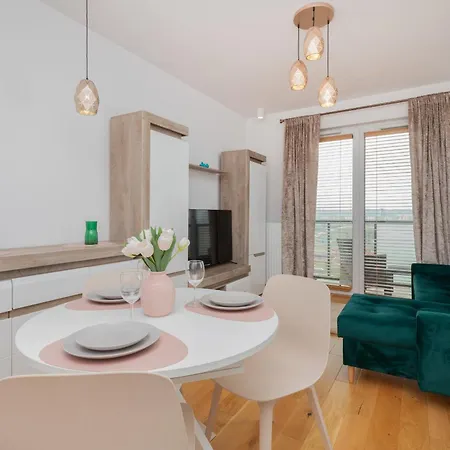 Nowa Letnica Z Parkingiem I Balkonem Przy Stadionie Polsat Arena By Renters *