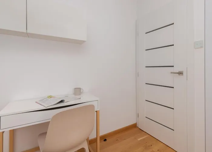 Nowa Letnica Z Parkingiem I Balkonem Przy Stadionie Polsat Arena By Renters *