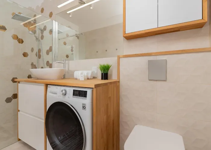 Nowa Letnica Z Parkingiem I Balkonem Przy Stadionie Polsat Arena By Renters דירה