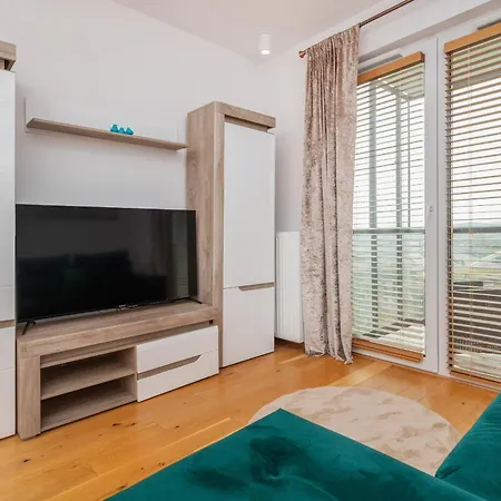 Nowa Letnica Z Parkingiem I Balkonem Przy Stadionie Polsat Arena By Renters